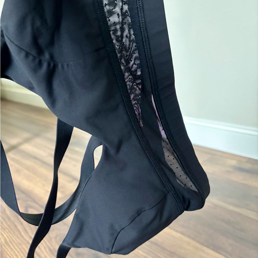 lululemon Cross-back Mesh Vented Sports Bra, 6 - Picture 4 of 4